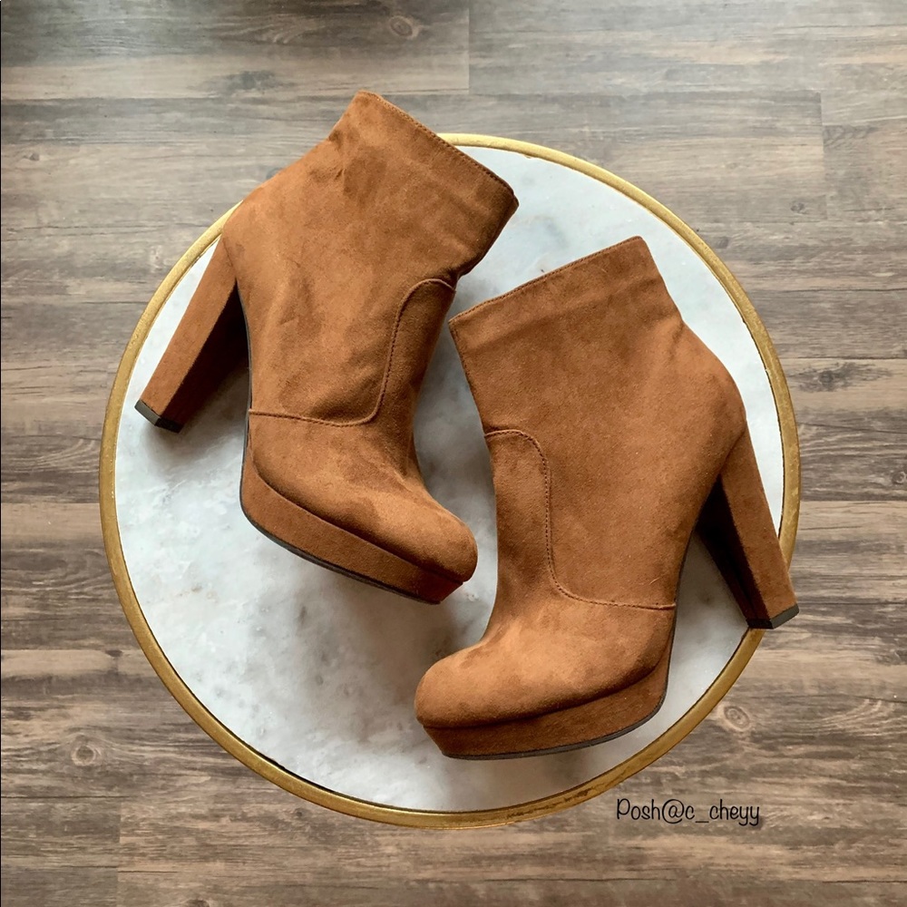 Mossimo // Suede Booties // 8